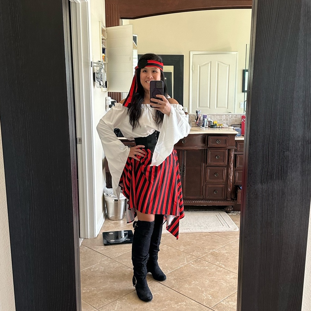 Women’s size small pirate costume.